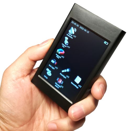 Detector multifuncionar laser infrarojo RF en la mano.