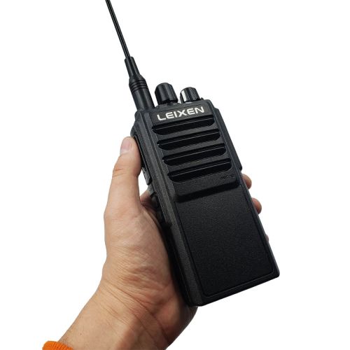 Equipo leixen 25w en la mano